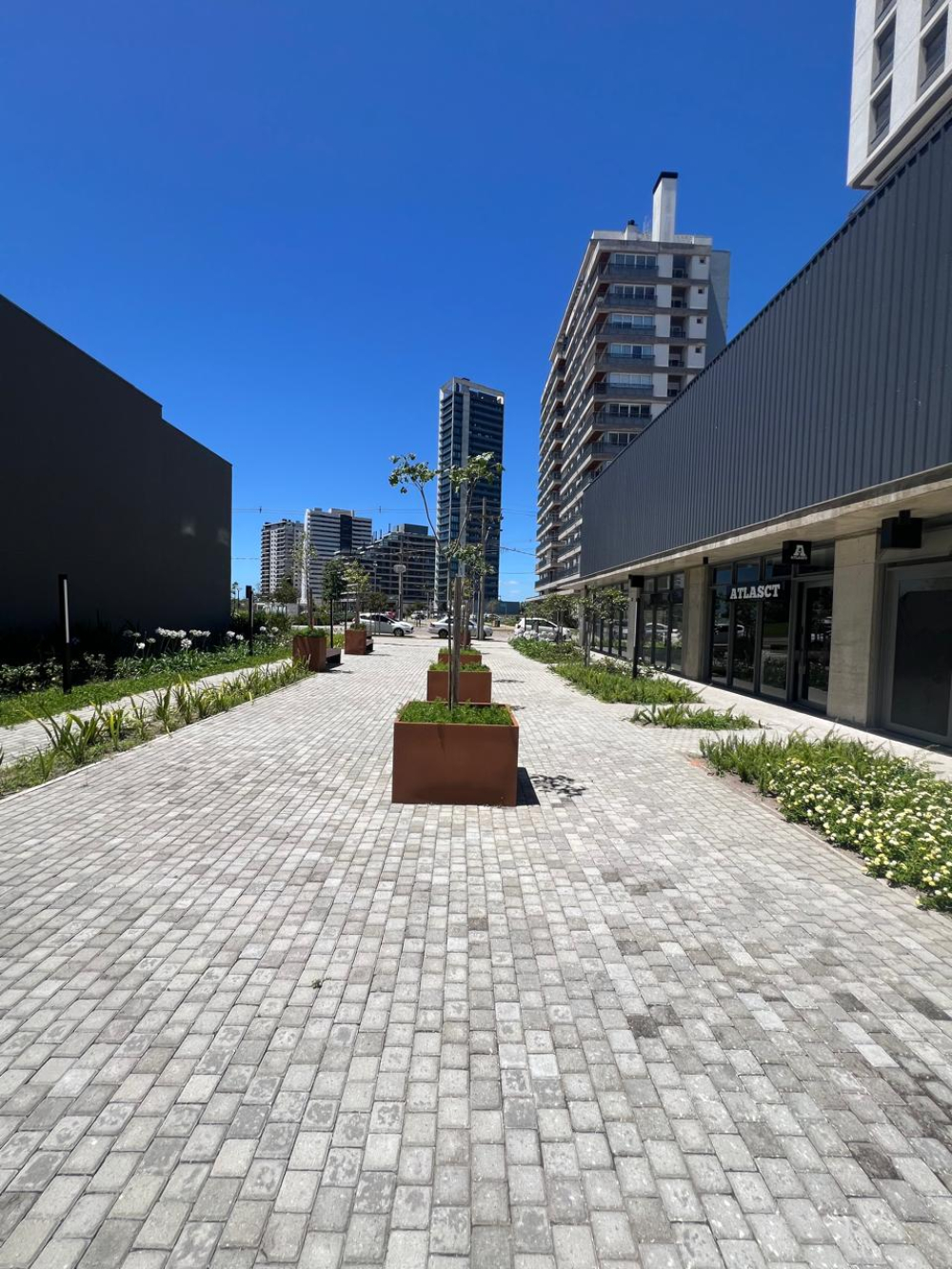 Sala Comercial Vanguarda, Parque Una, Pelotas/RS