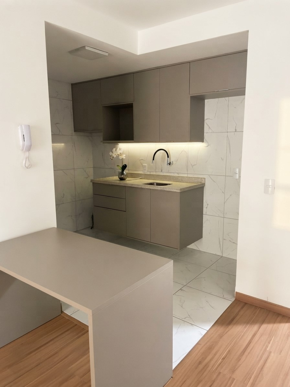 APARTAMENTO TÉRREO À VENDA NO CONNECT RESIDENCIAL | 3 DORMITÓRIOS | 1 SUÍTE | SACADA COM CHURRASQUEIRA