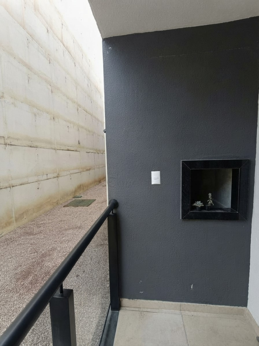 APARTAMENTO SEMIMOBILIADO À VENDA NO CONNECT RESIDENCIAL | TÉRREO | 2 QUARTOS | SACADA COM CHURRASQUEIRA