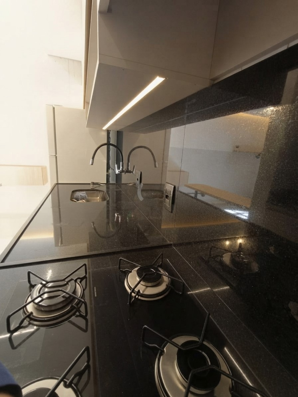 APARTAMENTO SEMIMOBILIADO À VENDA NO CONNECT RESIDENCIAL | TÉRREO | 2 QUARTOS | SACADA COM CHURRASQUEIRA